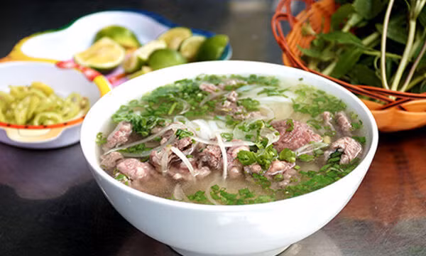 Le « Phở bò » parmi les 20 meilleures soupes du monde par CNN ảnh 1