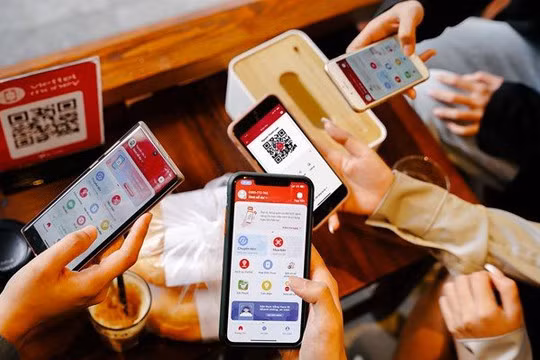 Plus de 77 % des adultes vietnamiens possèdent un compte de paiement ảnh 1