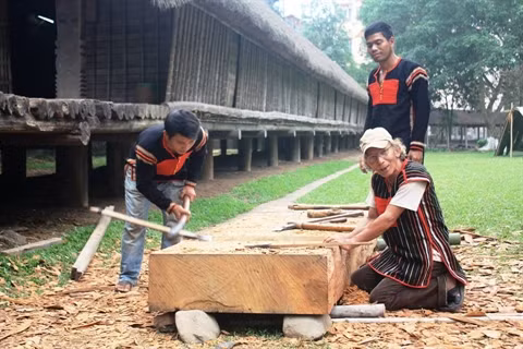 Rénovation des nhà rông et nhà dài du Musée d’ethnographie du Vietnam ảnh 2