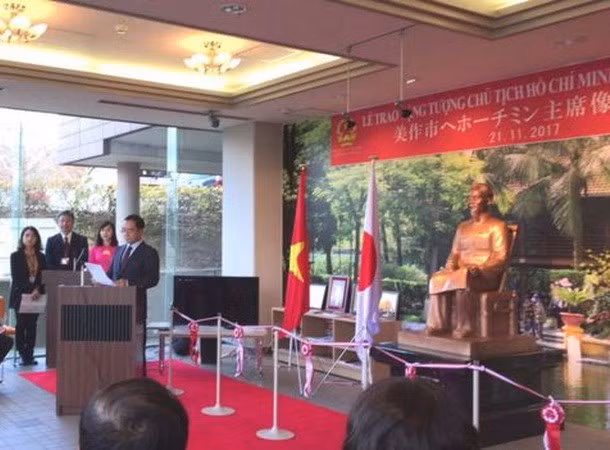 Installation d’une statue du Président Ho Chi Minh au Japon ảnh 1