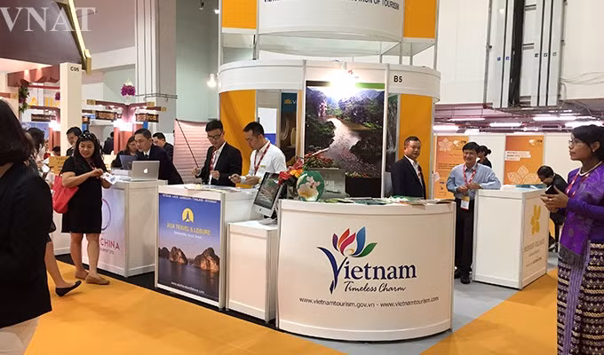 Promotion du tourisme vietnamien à la Foire internationale du tourisme (WTM) de Londres ảnh 1