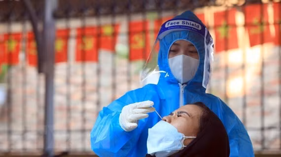Covid-19 : le Vietnam enregistre 14.440 nouveaux cas en 24 heures ảnh 1