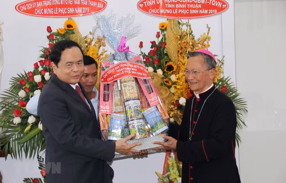 Pâques : le président du FPV présente ses vœux aux catholiques de Binh Thuan ảnh 1