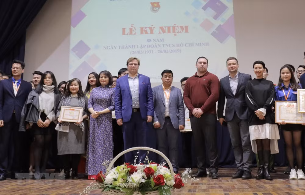 Célébration du 88e anniversaire de l’Union de la jeunesse communiste Ho Chi Minh en Russie ảnh 1