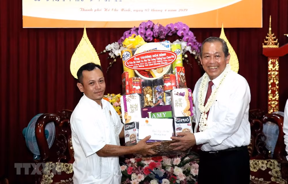 Têt Chol Chnam Thmay: un vice-Premier ministre félicite les Khmers à HCM-Ville ảnh 1