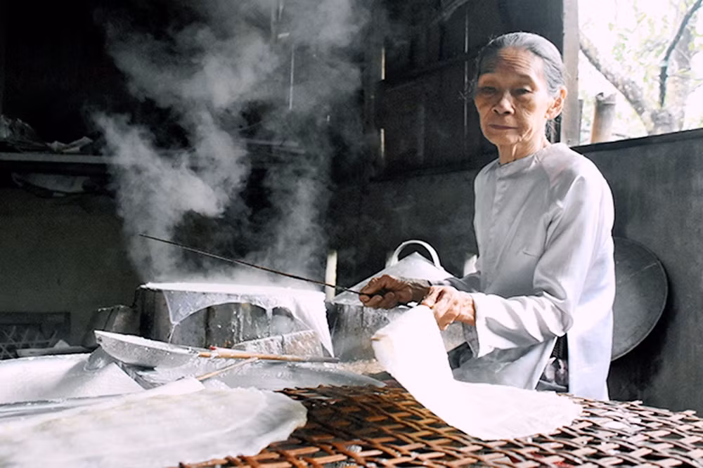 Le métier de confection des galettes de riz de Tuy Loan classé au patrimoine national ảnh 1 Le métier de confection des galettes de riz de Tuy Loan classé au patrimoine national ảnh 1