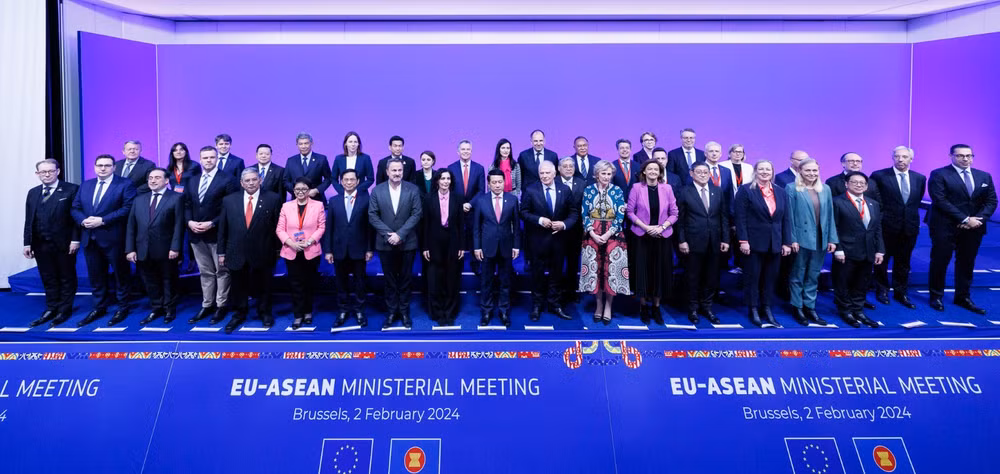 Le ministre des Affaires étrangères participe à une réunion ministérielle ASEAN-UE en Belgique ảnh 1