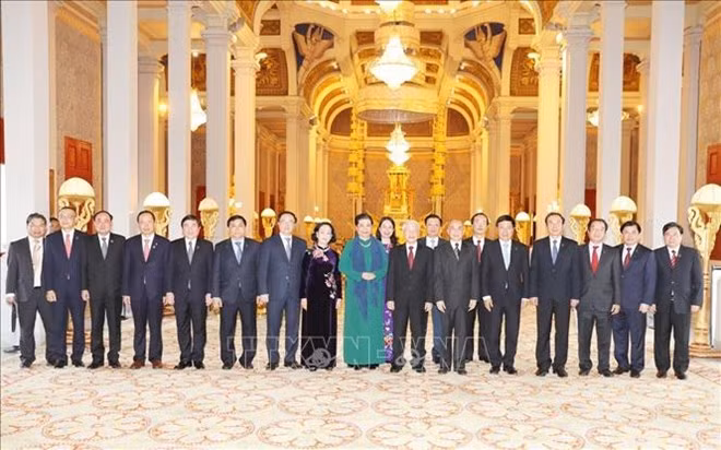 Le dirigeant Nguyen Phu Trong remercie le Roi du Cambodge ảnh 1
