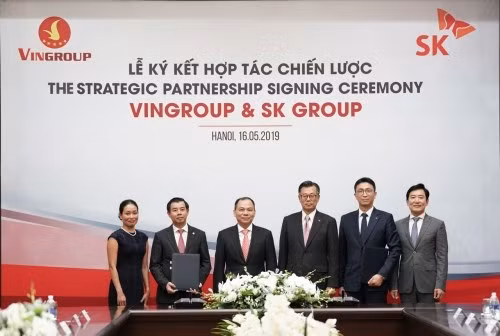 Un géant groupe sud-coréen investit un milliard de dollars au Vingroup ảnh 1