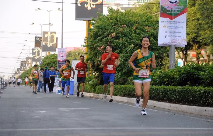 Plus de 2.000 sportifs en lice à un tournoi de marathon à Can Tho ảnh 1