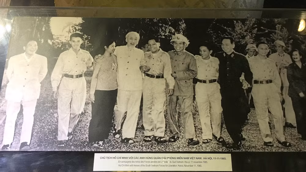 Les jeunes vietnamiens en Thaïlande s’informent sur le Président Hô Chi Minh ảnh 1