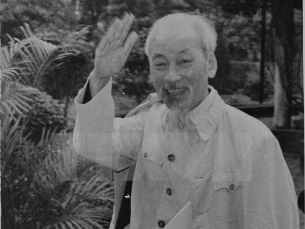 Le 127ème anniversaire du président Hô Chi Minh célébré à l’étranger et dans le pays ảnh 1