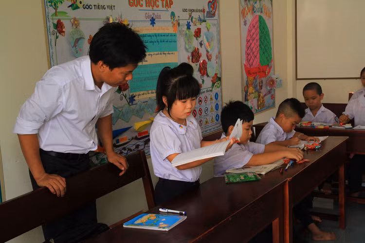 Remise de livres aux enfants de l’archipel de Truong Sa ảnh 1 Remise de livres aux enfants de l’archipel de Truong Sa ảnh 1