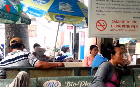 Le Vietnam applique la loi contre les effets néfastes du tabac ảnh 1 Le Vietnam applique la loi contre les effets néfastes du tabac ảnh 1