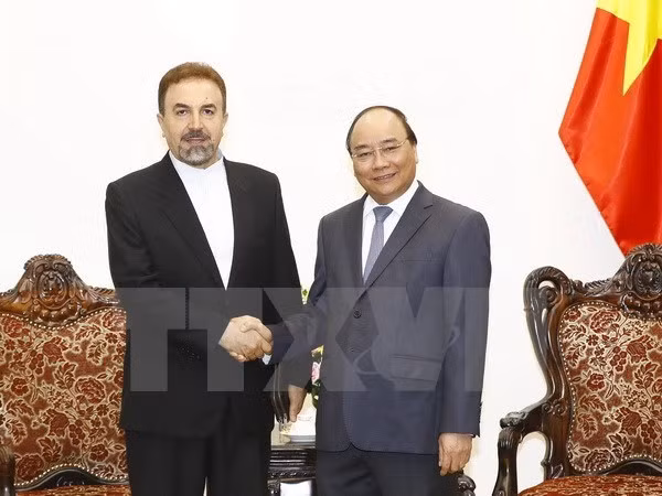 Le Premier ministre Nguyen Xuan Phuc reçoit l’ambassadeur iranien ảnh 1