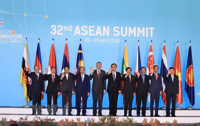  Le 32e Sommet de l'ASEAN se clôt sur un succès à Singapour ảnh 1