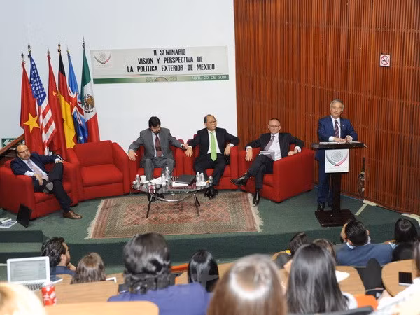 Présentation sur la Communauté de l’ASEAN au Mexique ảnh 2