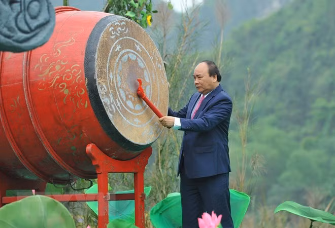 Le PM Nguyên Xuân Phuc inaugure la fête de Tràng An ảnh 1 Le PM Nguyên Xuân Phuc inaugure la fête de Tràng An ảnh 1