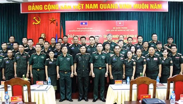 Formation en histoire militaire pour des officiers de l'armée populaire du Laos ảnh 1