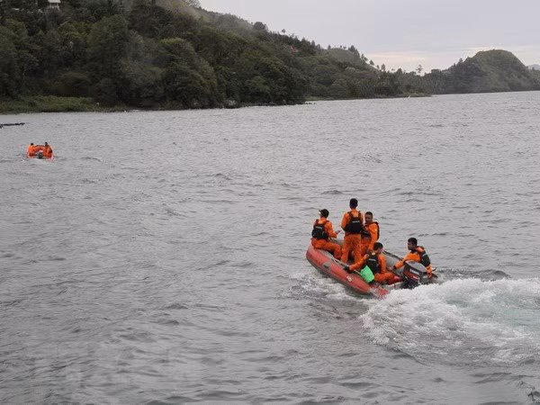 Indonésie : suspension des activités des navires de croisière sur le lac Toba ảnh 1