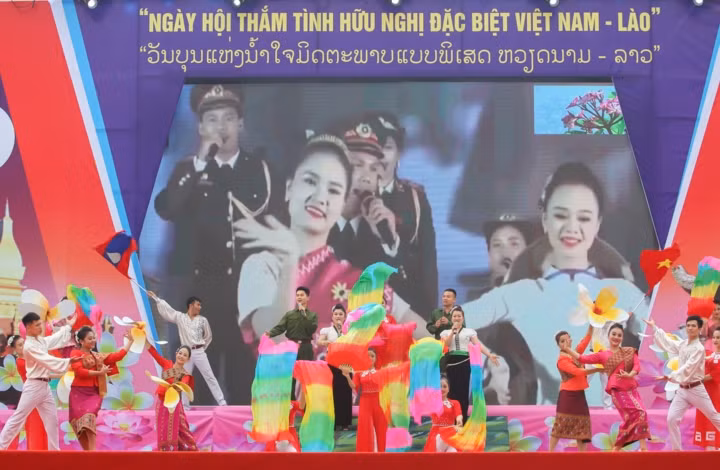 Journée de l'amitié spéciale entre le Vietnam et le Laos à Dien Bien ảnh 1