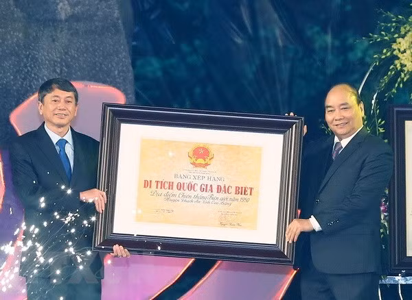 Le géoparc de Non Nuoc Cao Bang reçoit le certificat de l'UNESCO ảnh 2