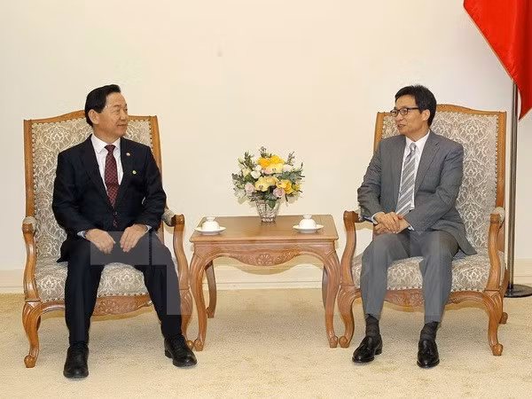 Intensifier la coopération vietnamo - sud-coréenne dans l’éducation ảnh 1