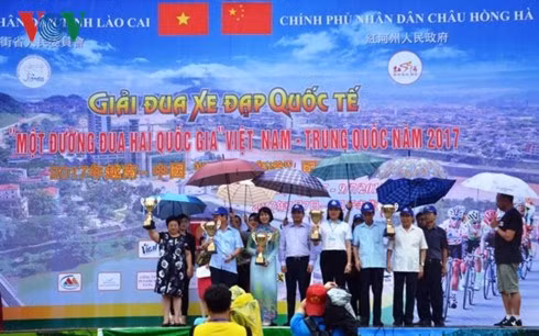 La course cycliste internationale se termine à Lao Cai ảnh 1