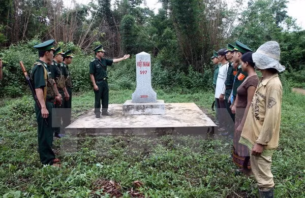 Vietnam-Laos : le bornage des frontières achevé ảnh 1