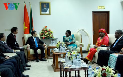 Le président Truong Tan Sang rencontre la présidente du Parlement mozambicain ảnh 1