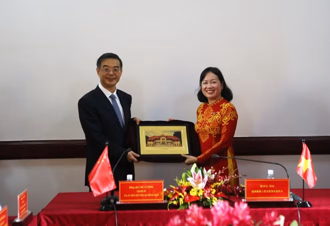 Vietnam-Chine : renforcement de la coopération entre les Cours suprêmes ảnh 2