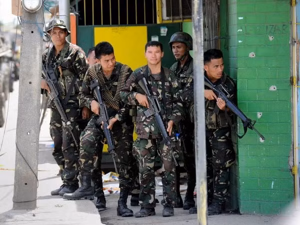 Les Philippines libèrent trois otages indonésiens ảnh 1