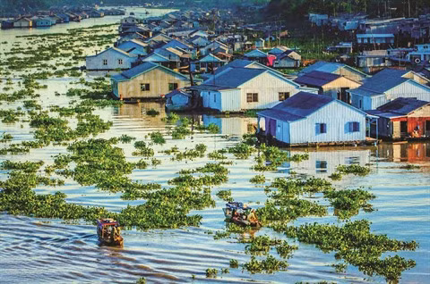 An Giang : La beauté paisible du village flottant de Châu Dôc ảnh 1