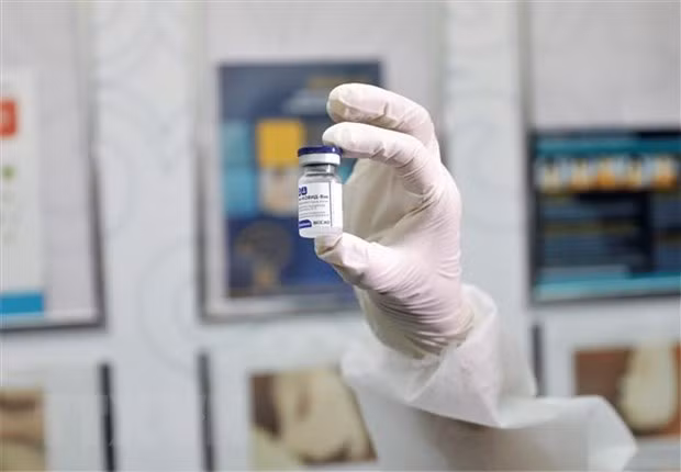 COVID-19 : les organisations internationales promettent d’apporter des vaccins au Vietnam ảnh 1
