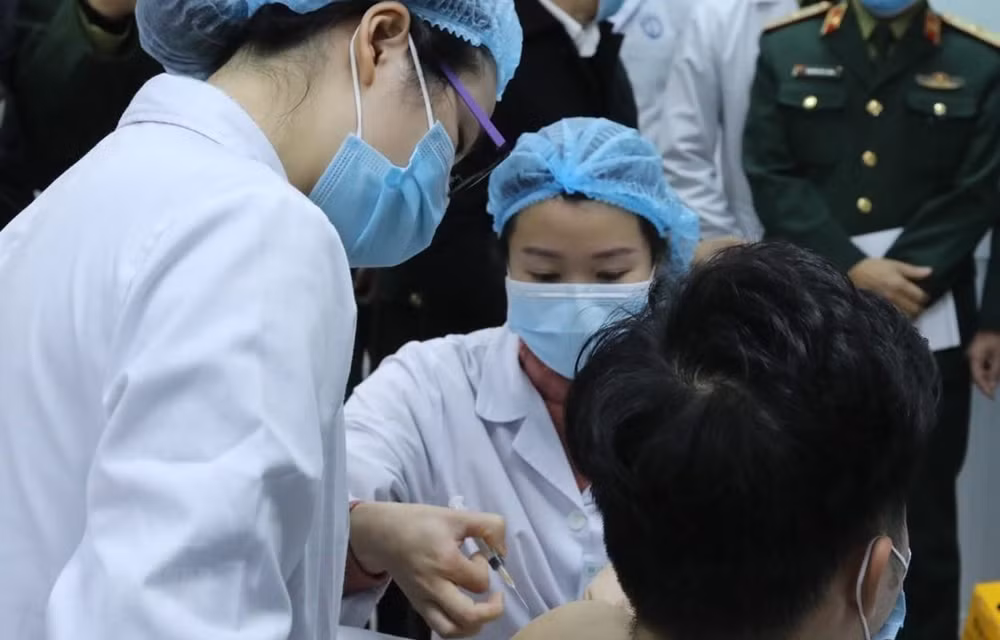Le Vietnam est l'un des pays ayant un taux le plus élevé de population acceptant de vaccins ảnh 1