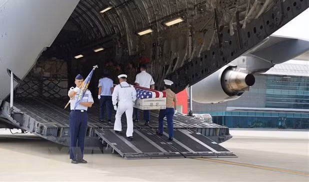 Rapatriement des restes d'un soldat américain porté disparu pendant la guerre au Vietnam ảnh 1