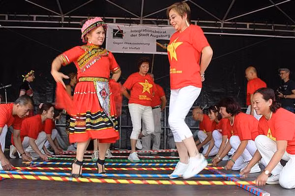 La culture vietnamienne présentée au festival d'été en Allemagne ảnh 2 La culture vietnamienne présentée au festival d'été en Allemagne ảnh 2