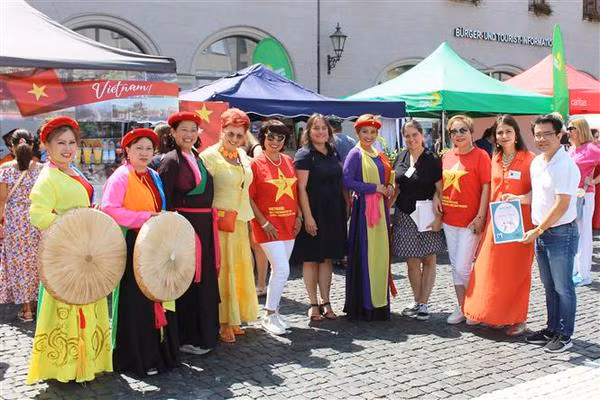 La culture vietnamienne présentée au festival d'été en Allemagne ảnh 1