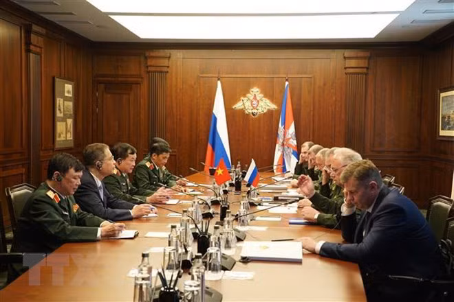 Une délégation du ministère de la Défense en visite de travail en Russie ảnh 1