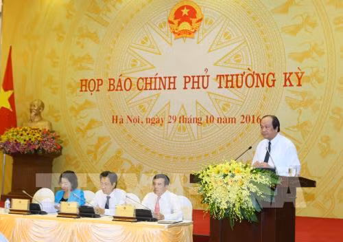 La conférence de presse périodique du gouvernement éclaircit plusieurs questions pressantes ảnh 1