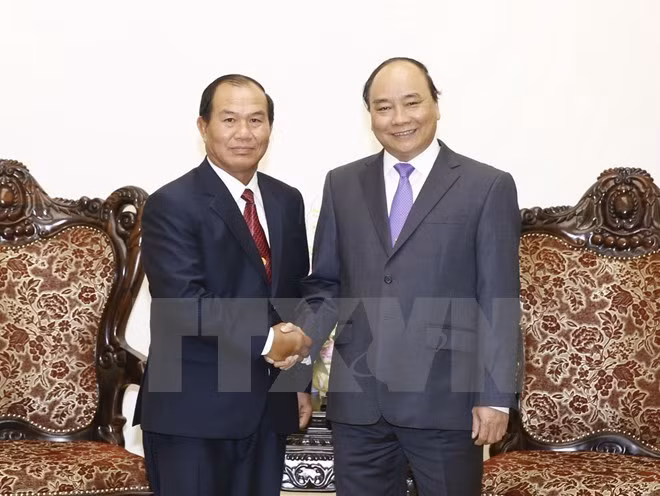 Le ministre laotien de la Justice reçu par Nguyen Xuan Phuc ảnh 1