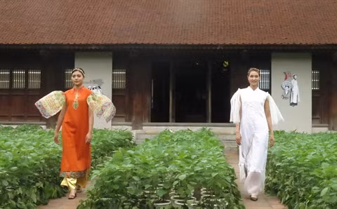 Hanoï met l’ao dài à l’honneur ảnh 1