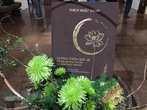 Une exposition de calligraphies du moine bouddhiste zen Thich Nhât Hanh à Hanoï ảnh 1