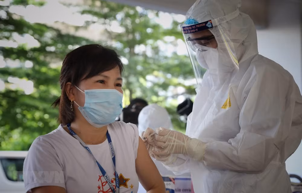 Bac Giang se concentre sur la lutte antiépidémique et la reprise de la production dans ses ZI ảnh 2