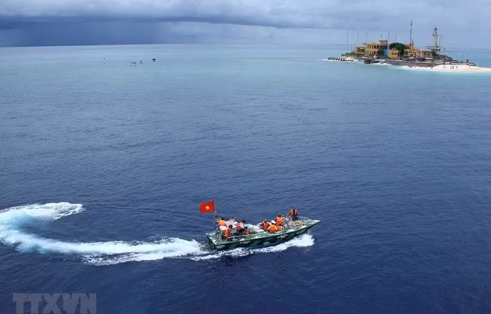 Le Japon et le Royaume-Uni expriment leur inquiétude devant la situation en Mer Orientale ảnh 1