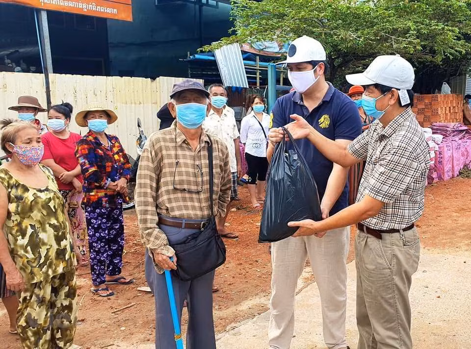 COVID-19: soutien aux citoyens d'origine vietnamienne à Preah Sihanouk (Cambodge) ảnh 1