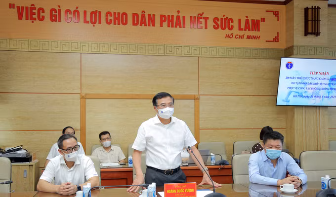 PetroVietnam fait don de 200 ventilateurs pour soutenir la lutte contre le COVID-19. ảnh 4