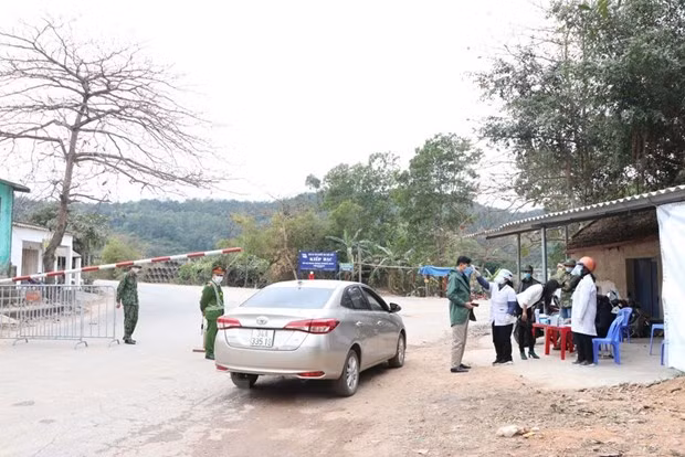 COVID-19 : le Vietnam enregistre 9 nouveaux cas de transmission locale en 12 heures ảnh 1