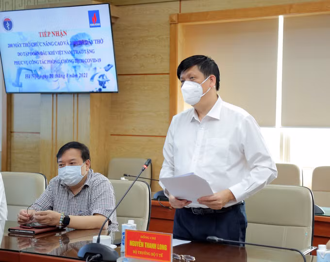 PetroVietnam fait don de 200 ventilateurs pour soutenir la lutte contre le COVID-19. ảnh 3