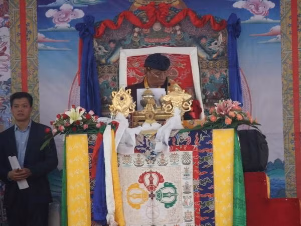 Sa Sainteté Gyalwang Drukpa prie pour la paix à Tay Ninh ảnh 1